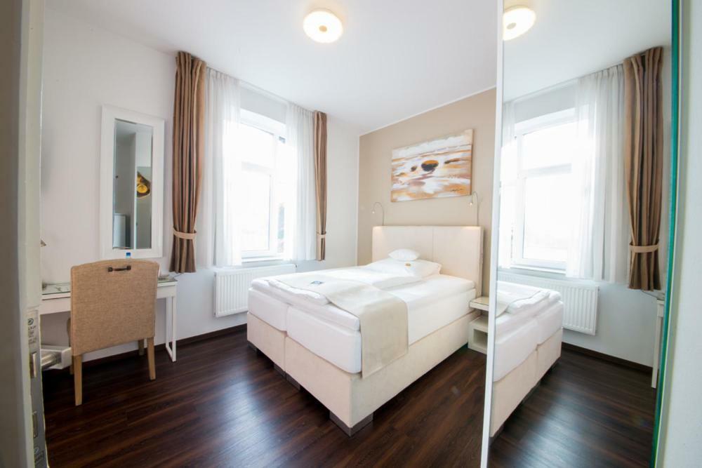 Landhotel Alte Toepferei Duisburg Exterior photo